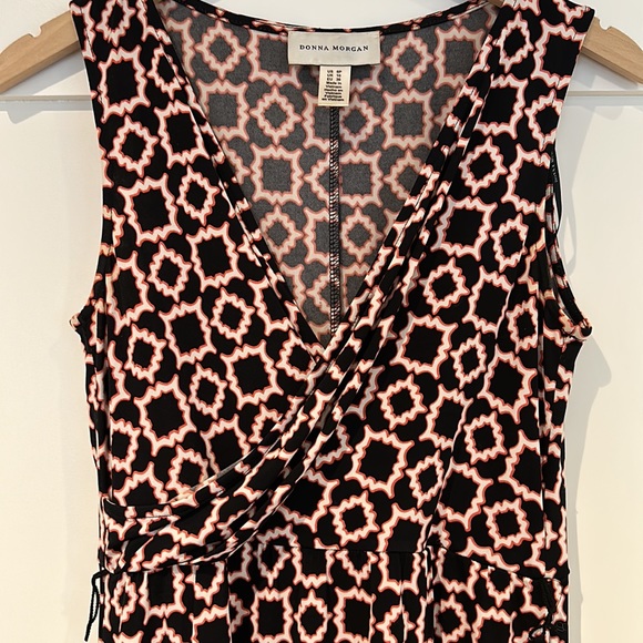 Faux-wrap dress with geometric pattern - Picture 3 of 5